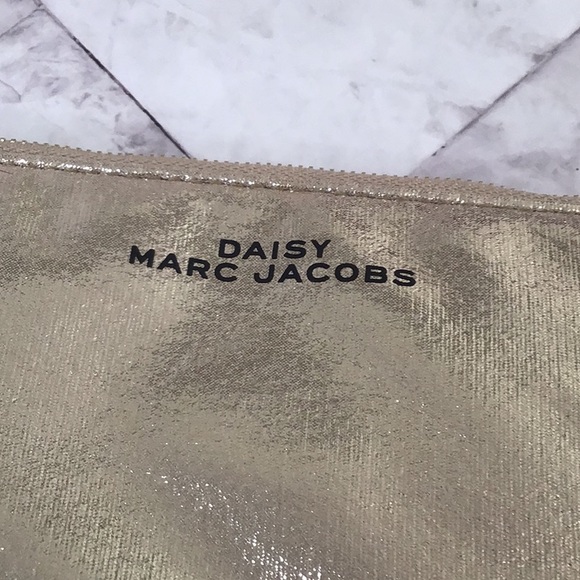 MARC JACOBS Daisy GOLD Lamé Cosmetic Pouch Accessories Case - Picture 4 of 6
